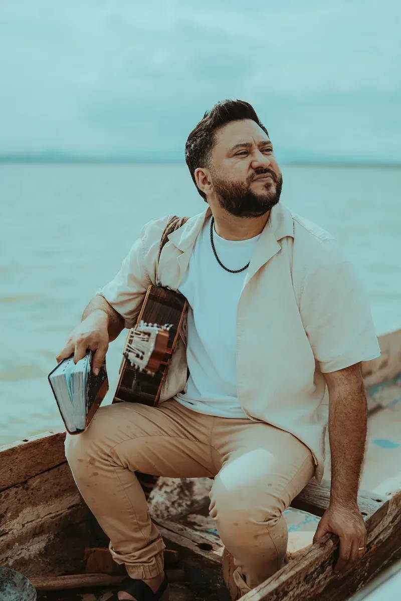 Luis Fabián en el clip de «Mi Esperanza Mayor»
